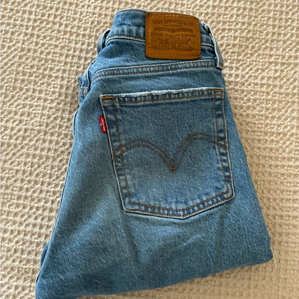 Levi's women’s  Light Blue Straight Jeans